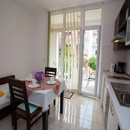 Dana Apartman Makarska