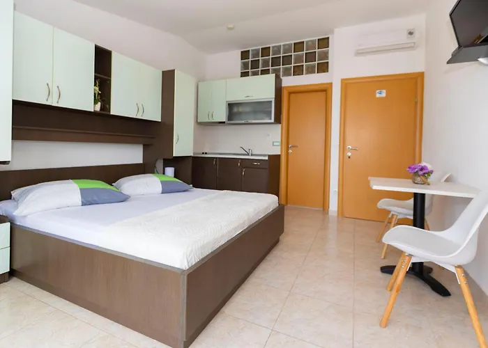 Dana Apartment *